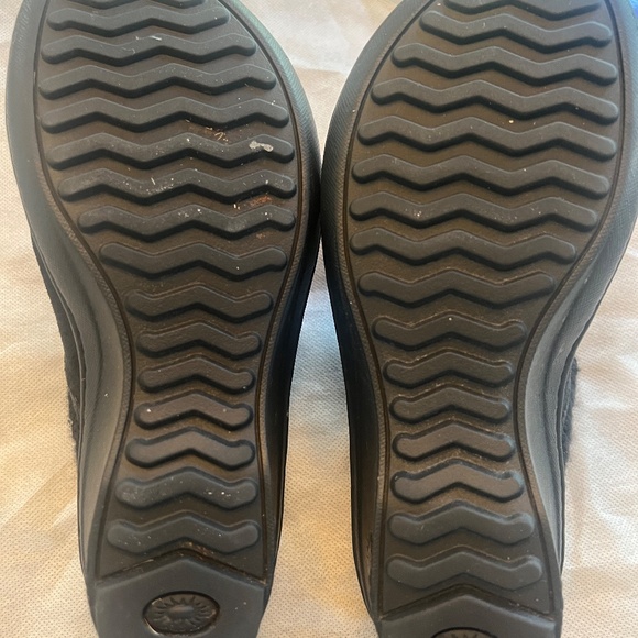 UGG Ladies Clogs shearling lined mules size 7 - Picture 3 of 9